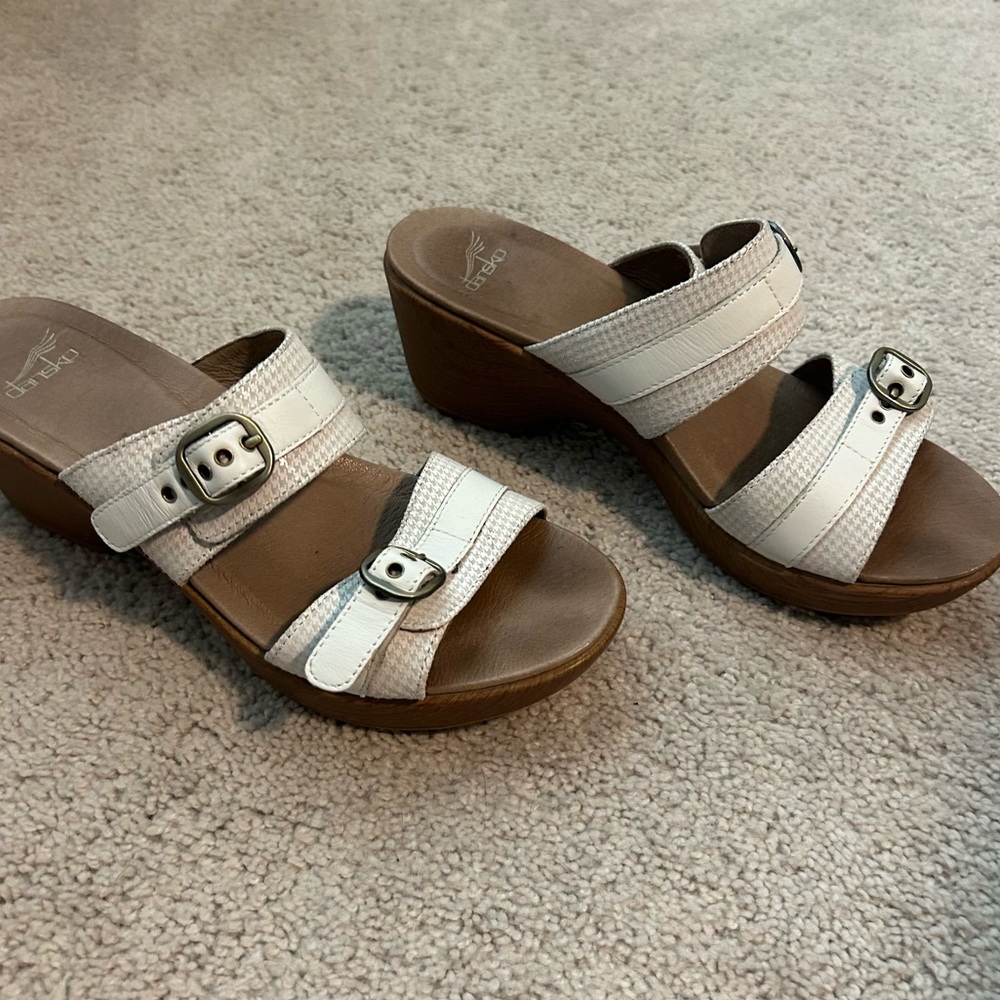 Women’s Dansko White Sandals Wedge Heel Wood  Grain Texture Versatile Size 40